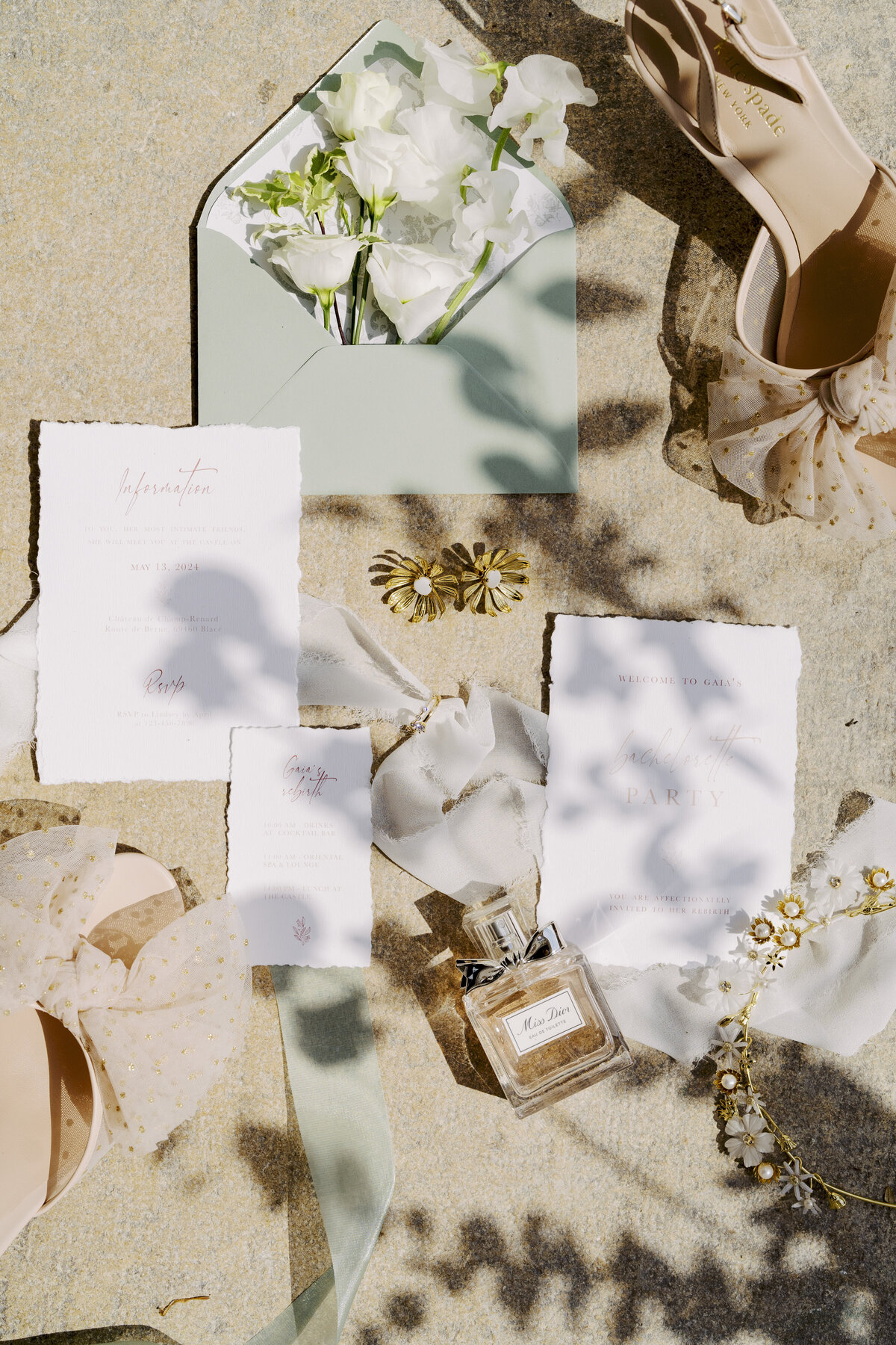 flatlays-et-fleurs-blanches-roses-o-hara