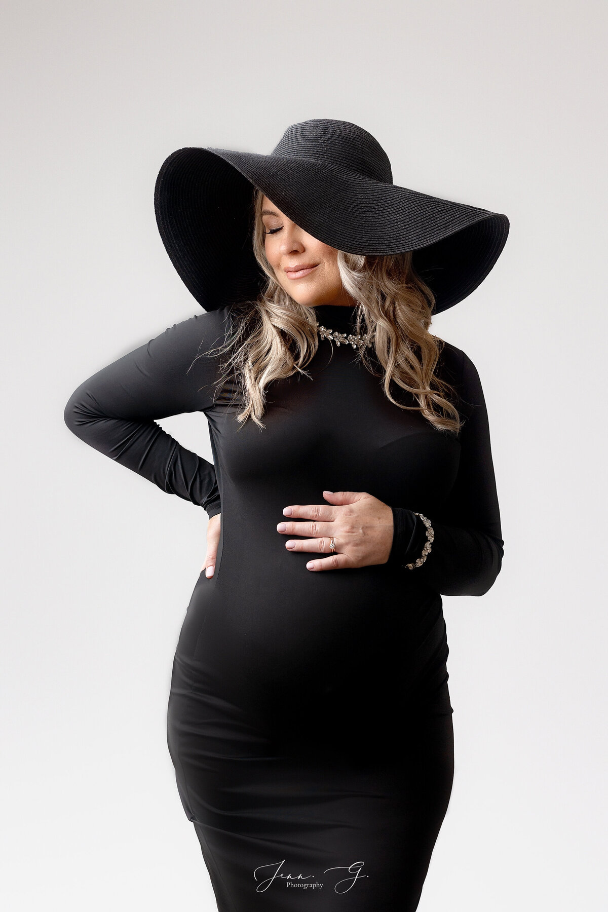 big hat maternity photos