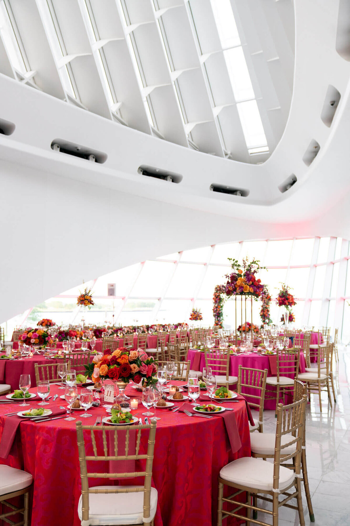 milwaukee-art-museum-wedding-decor-pink-red-orange-bright-9