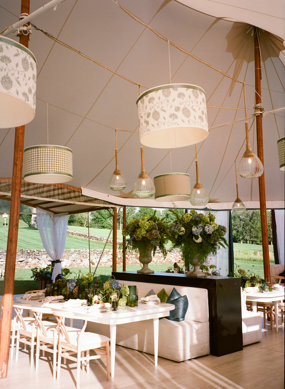 modern-tented-wedding-lighting-at-willow-hill-ct