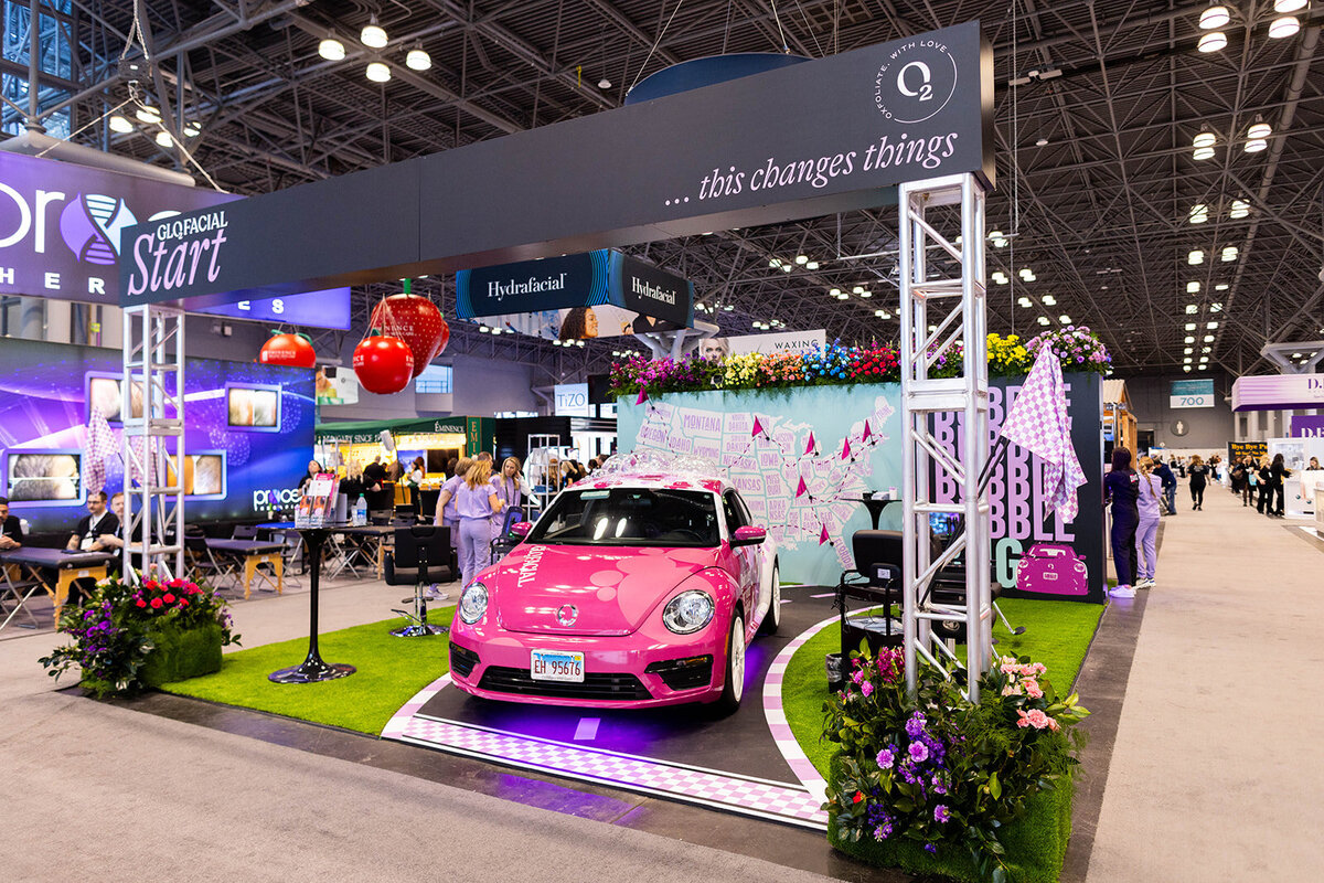javitz-center-branding-glofacial-32_websize