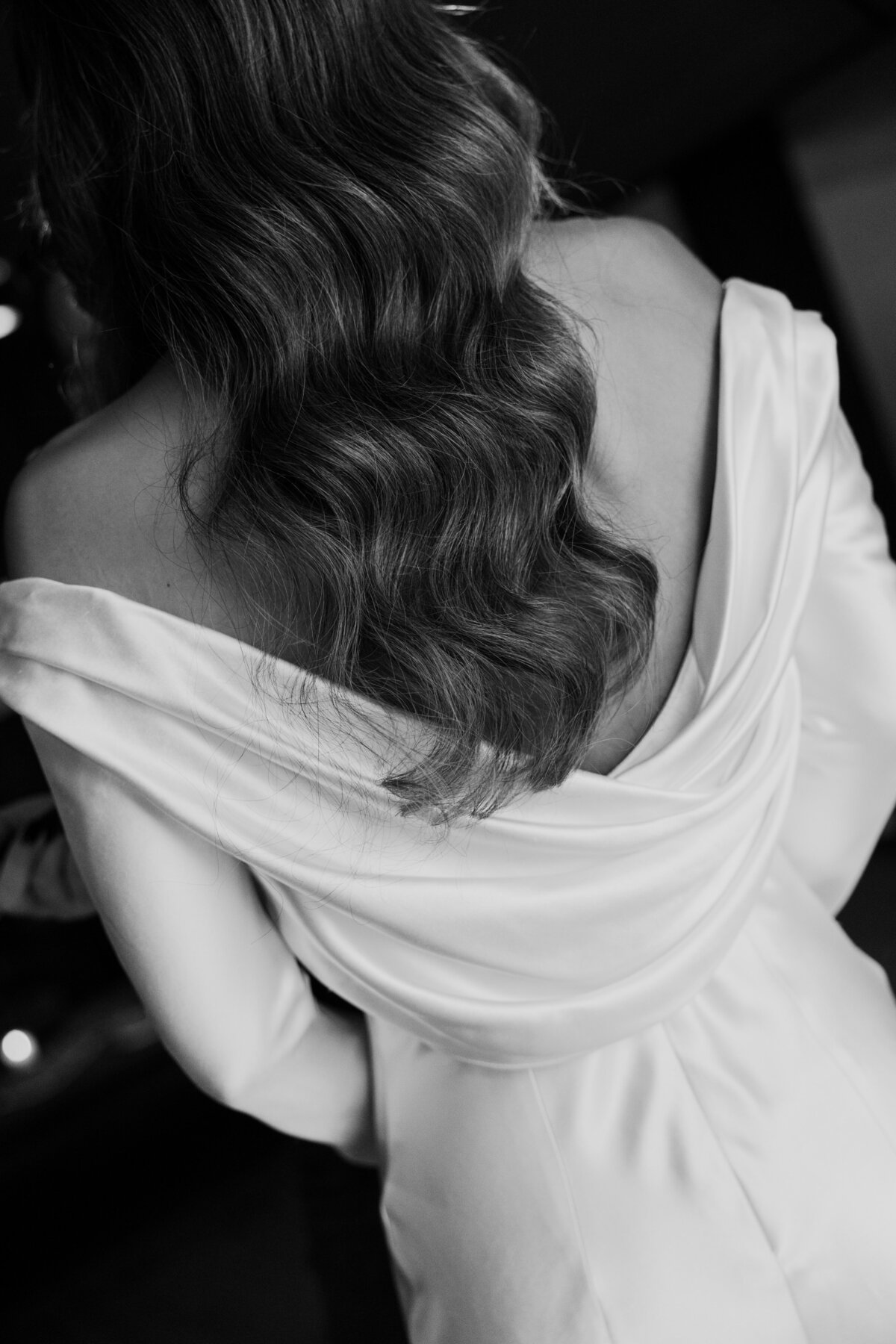 wedding-newyork-bride-getting-ready-blackwhite-dress-laurianevega