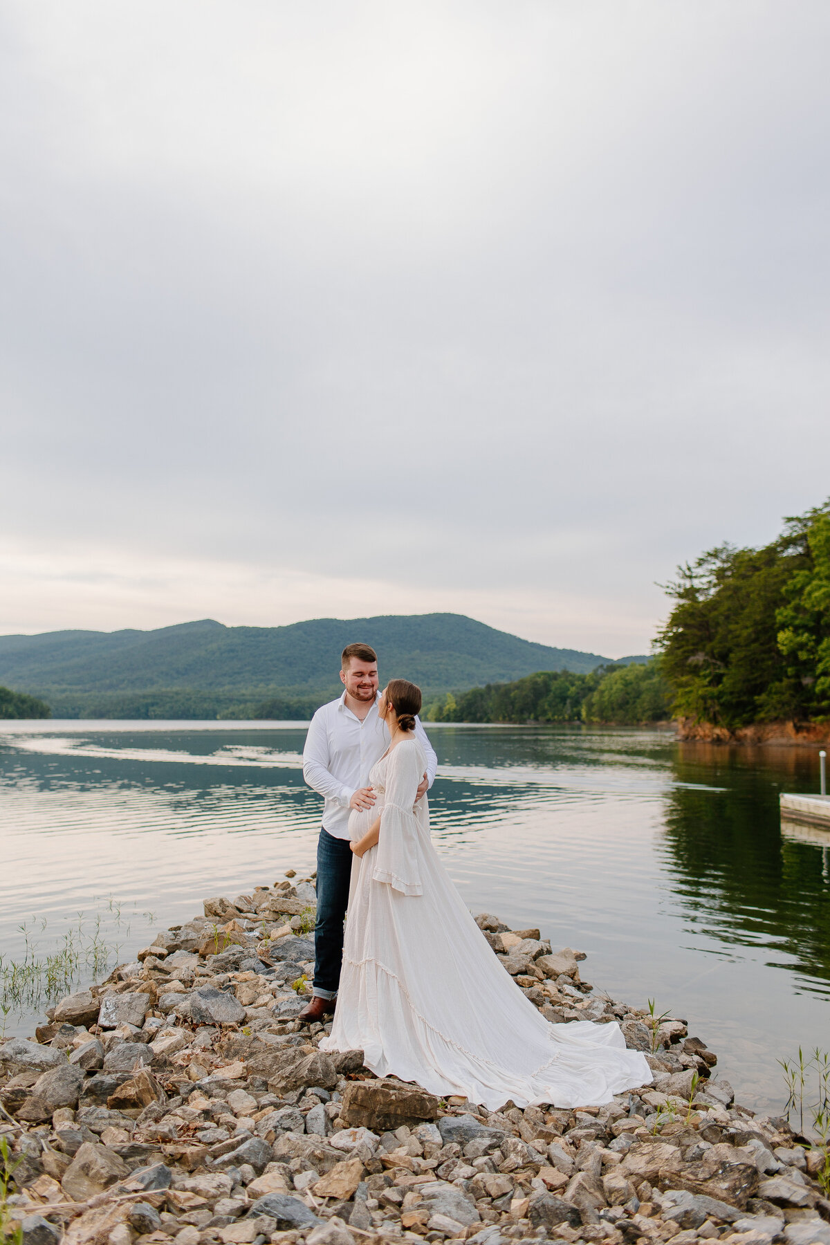 Documentary-Maternity-Session-at-Carvins-Cove-RJ-3 2