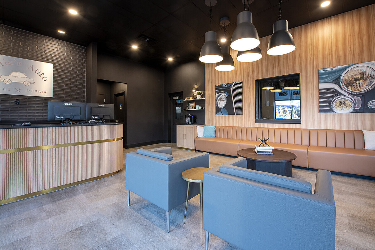 3-autoshop-lobby-interior-design