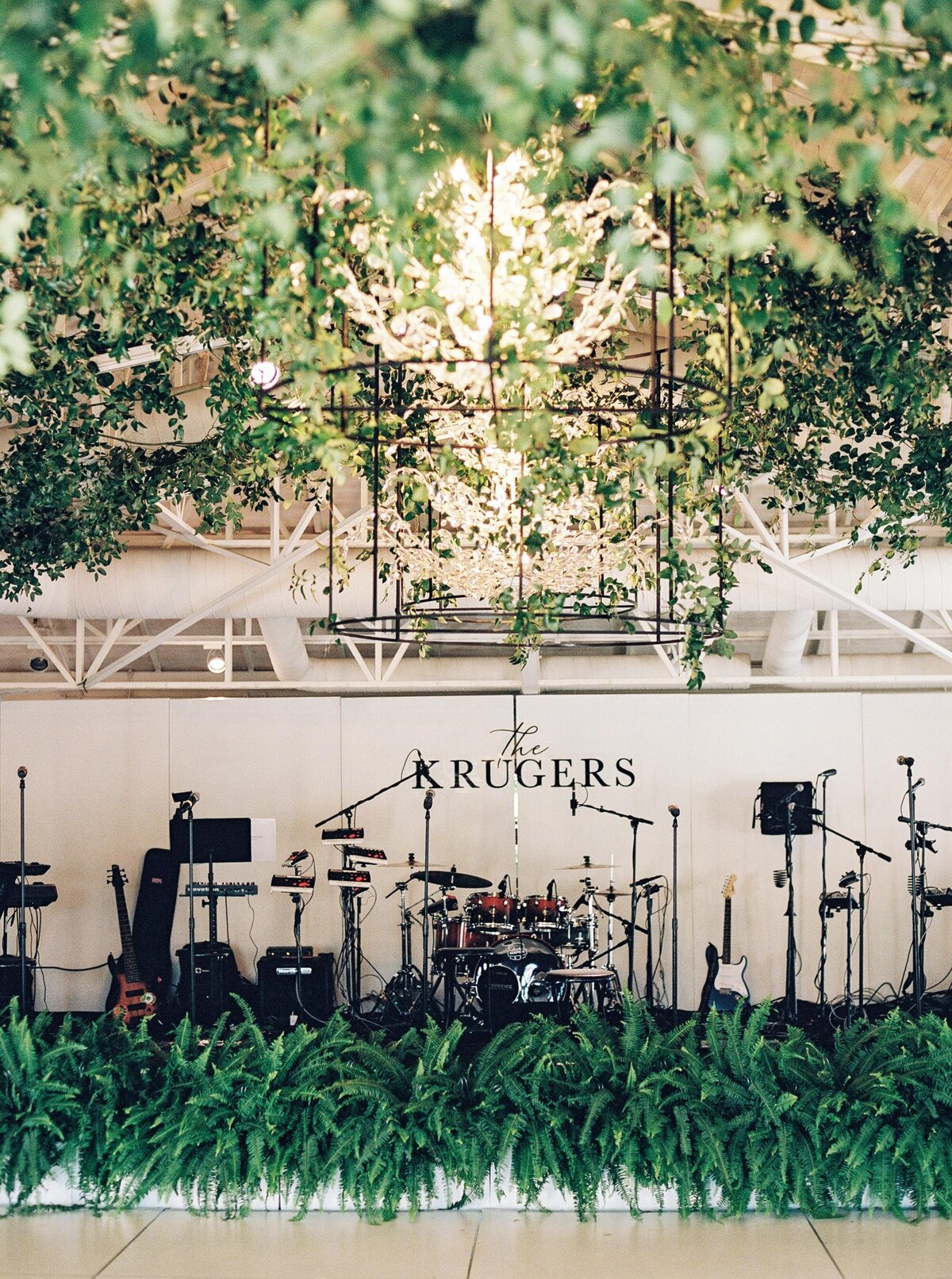 greenery-band-stage
