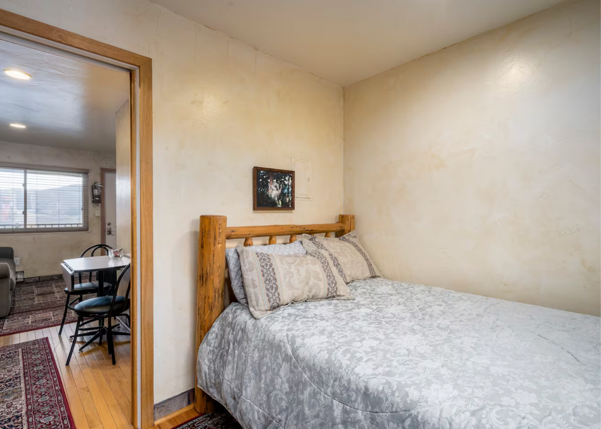 STEAMBOAT 1 BED_1 BATH 2
