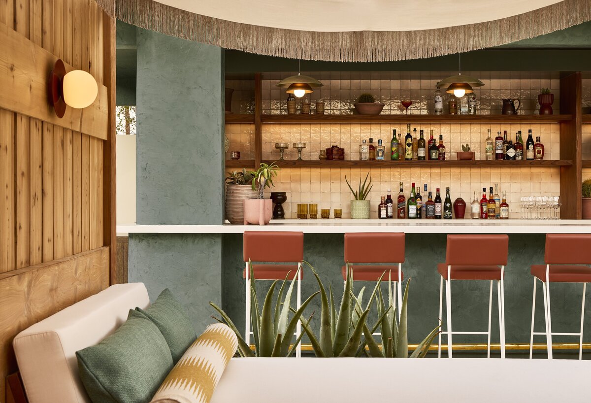 Life-House-Palm-Springs_Hotel-Pool-Bar-Lounge-Minervas
