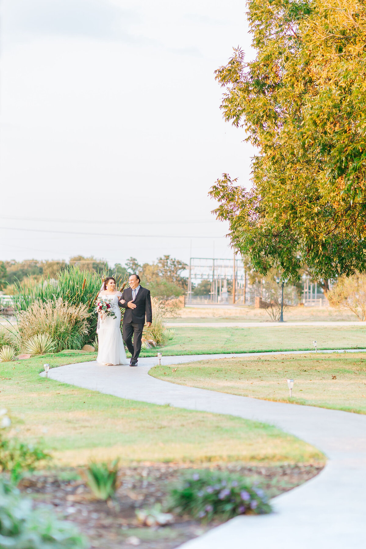 Stephanie&ChristianMorganCreekBarnAubreyTxWedding15
