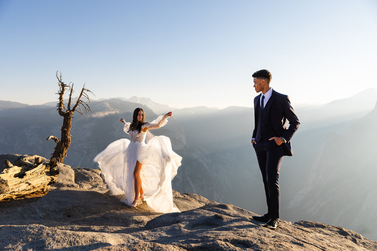 Sunrise couple photo in Yosemite taken by Minnesota wedding photographer Marcus Hanenburg Photography