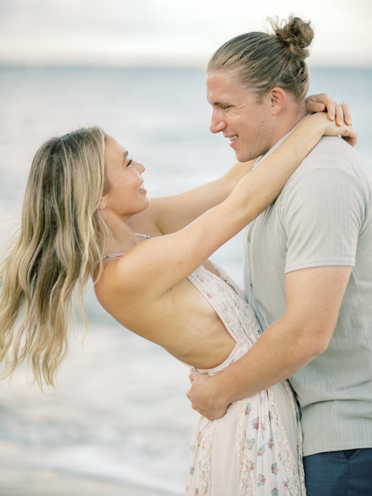 Engagement photos on the beach in Charleston. Photography by Philip Casey.