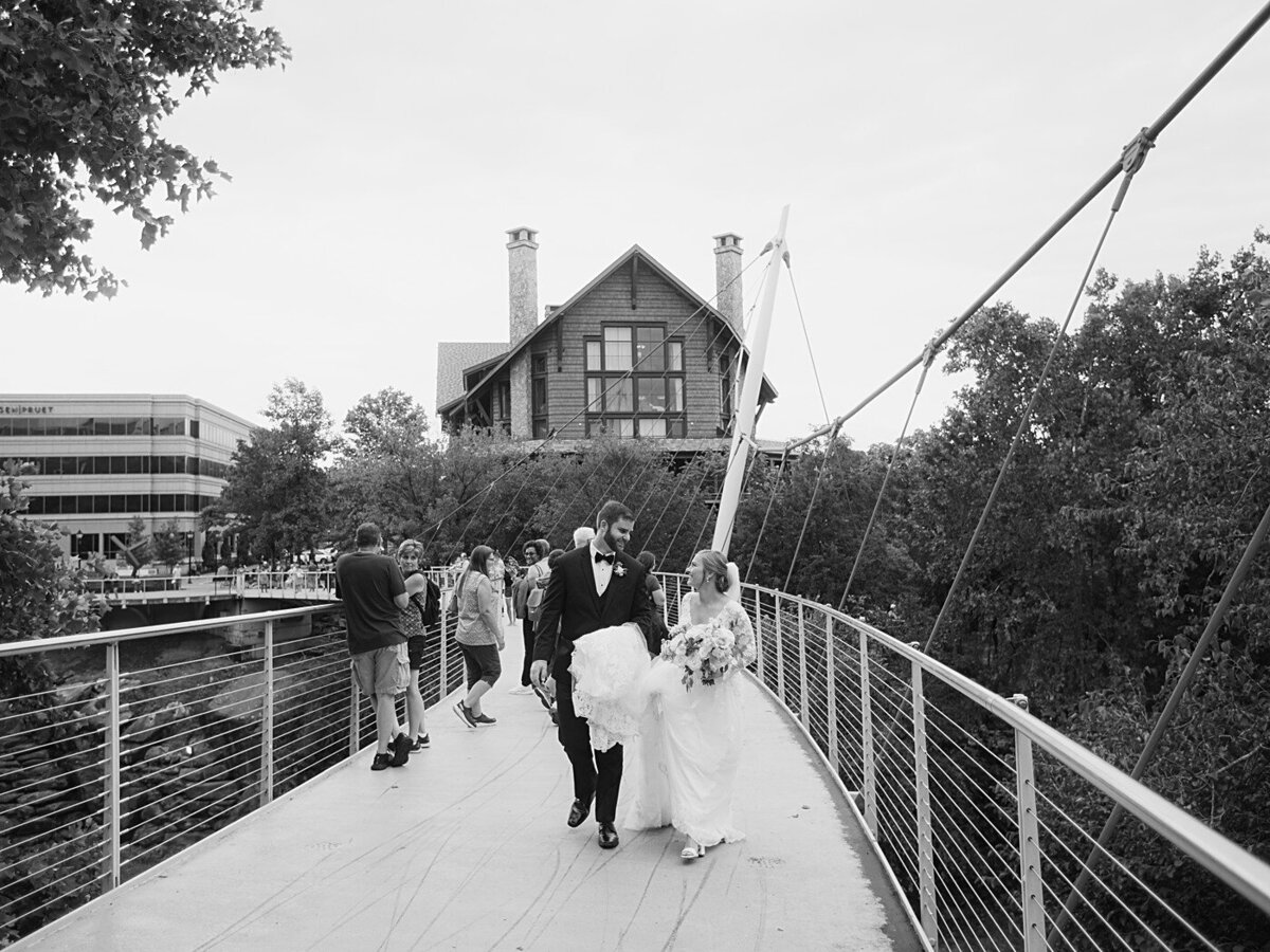 wedding-bride-groom-fallspark-yeahthatgreenvillesc