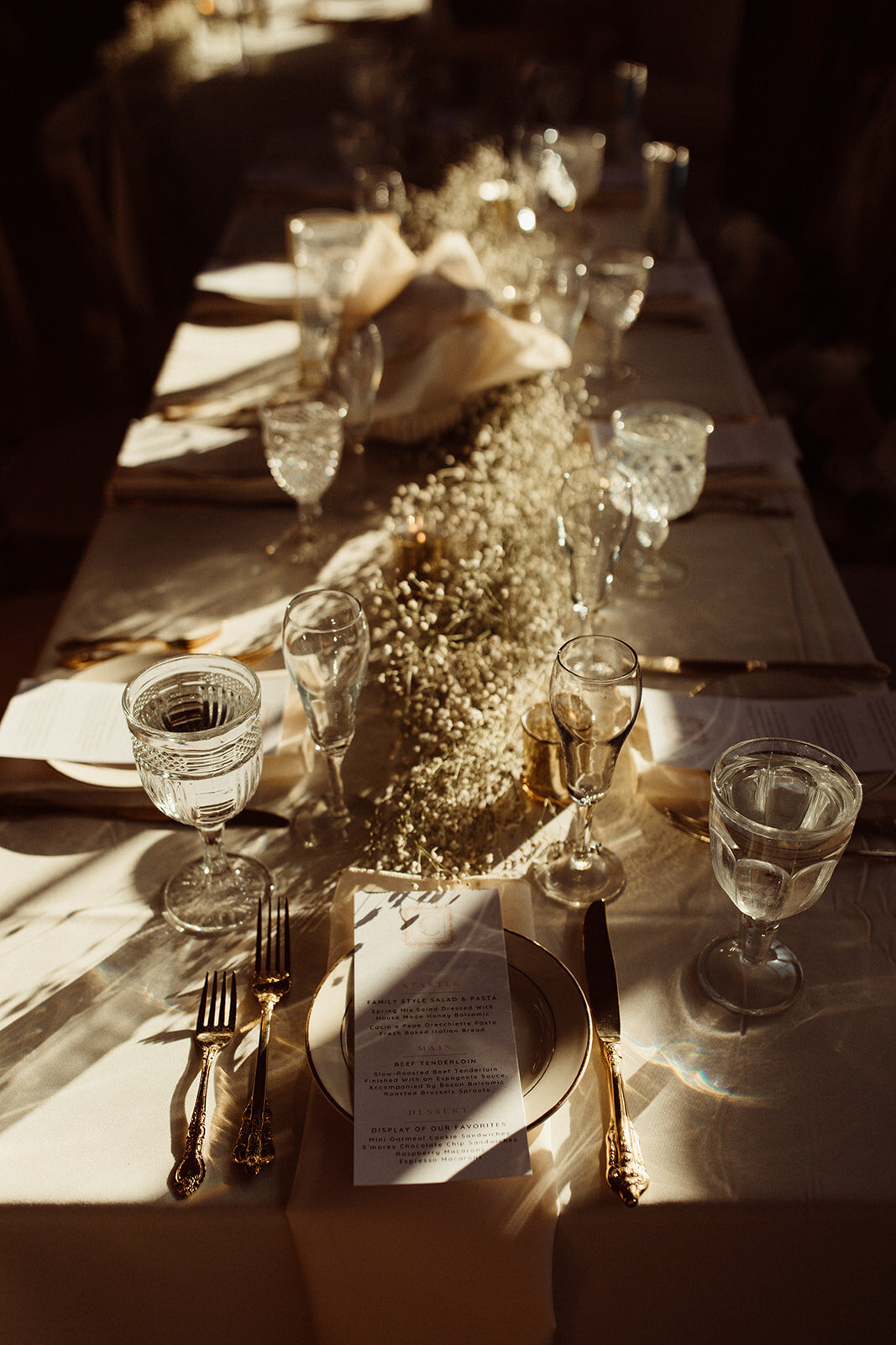 gold-white-wedding-table