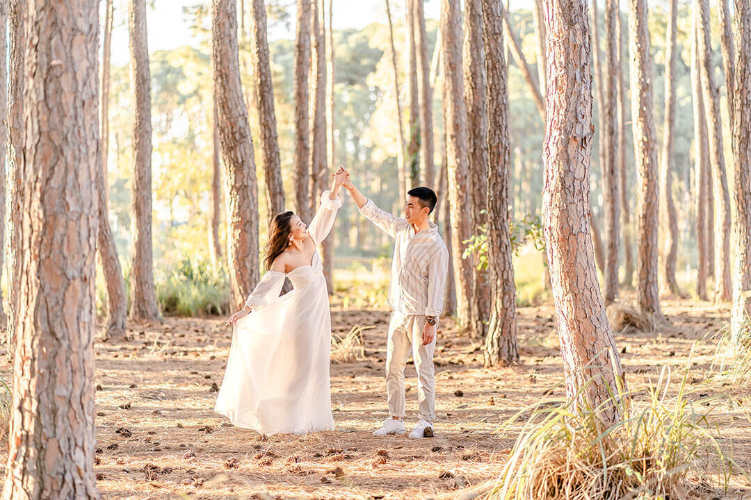 Couple dancing in pine forest pizzey park Gold Coast for their engagement photos