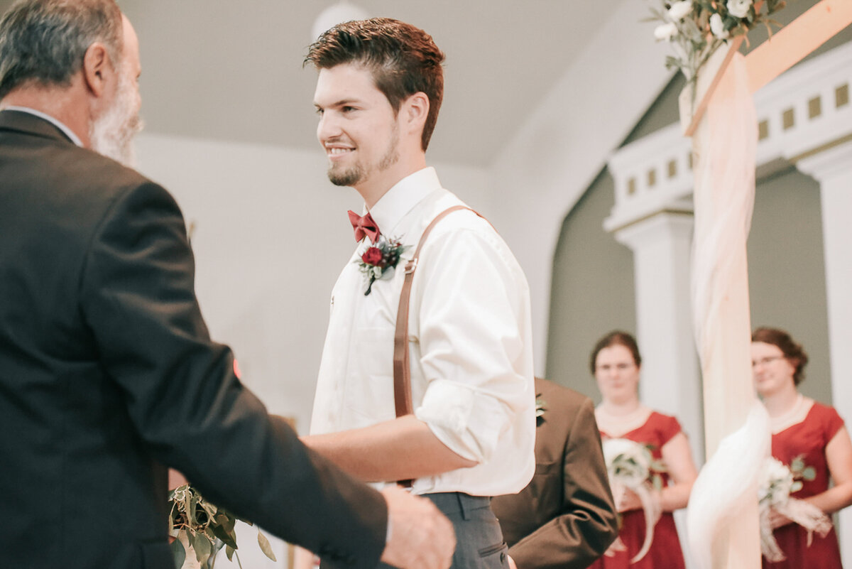 wedding ceremony | Iowa wedding photographer | Iowa Photographer | Playlife | Cedar Rapids | Iowa City | Kalona | Alaynna Ann Schwartz-54