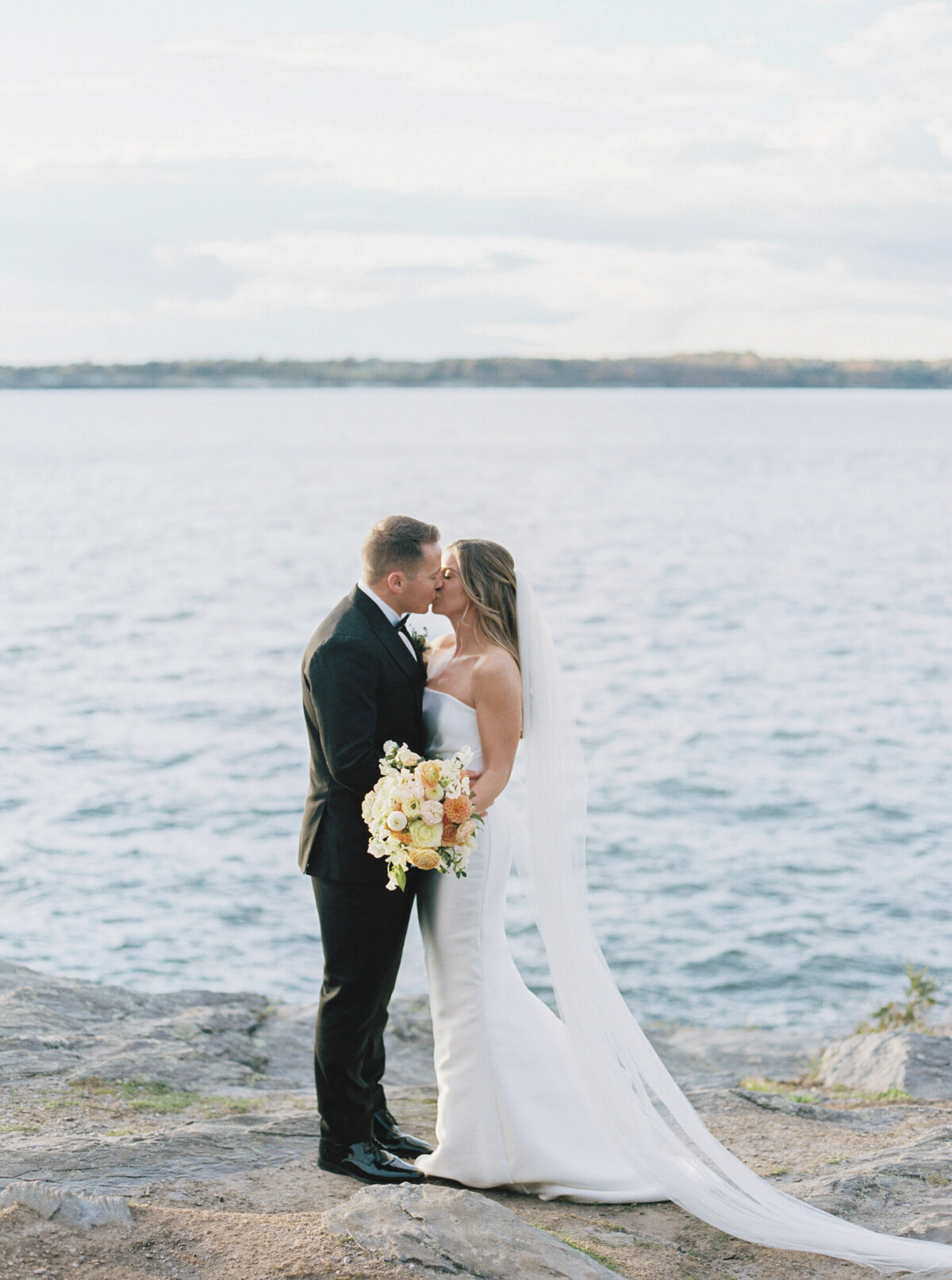 Emily March Photography Wilmington, North Carolina and Destination Wedding Engagement Photographer Heirloom Photography for Memorable Gatherings Light Airy Sentimental Imagery Images Weddings_Castle Hill Inn Wedding - 061