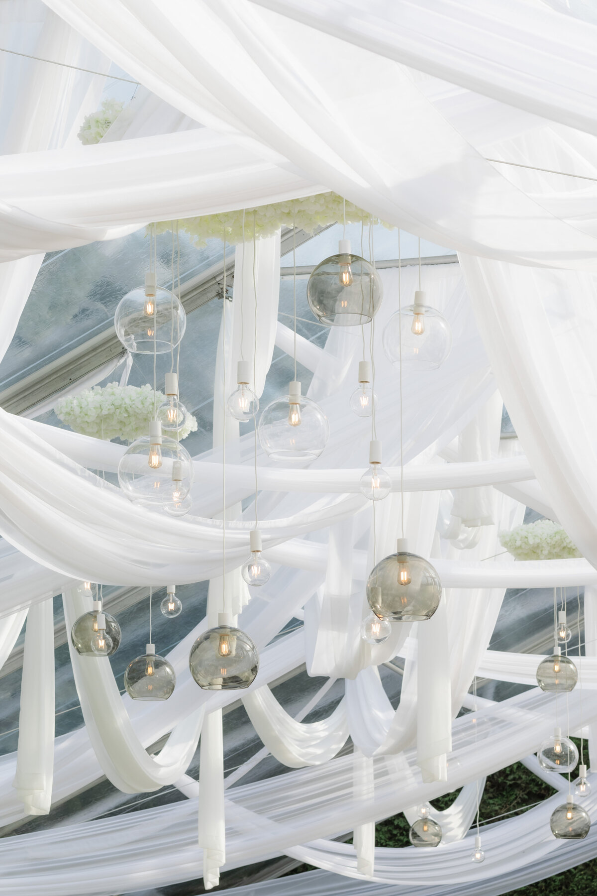 MeghanHemstra-Colourful-Vancouver-Garden-Wedding-16