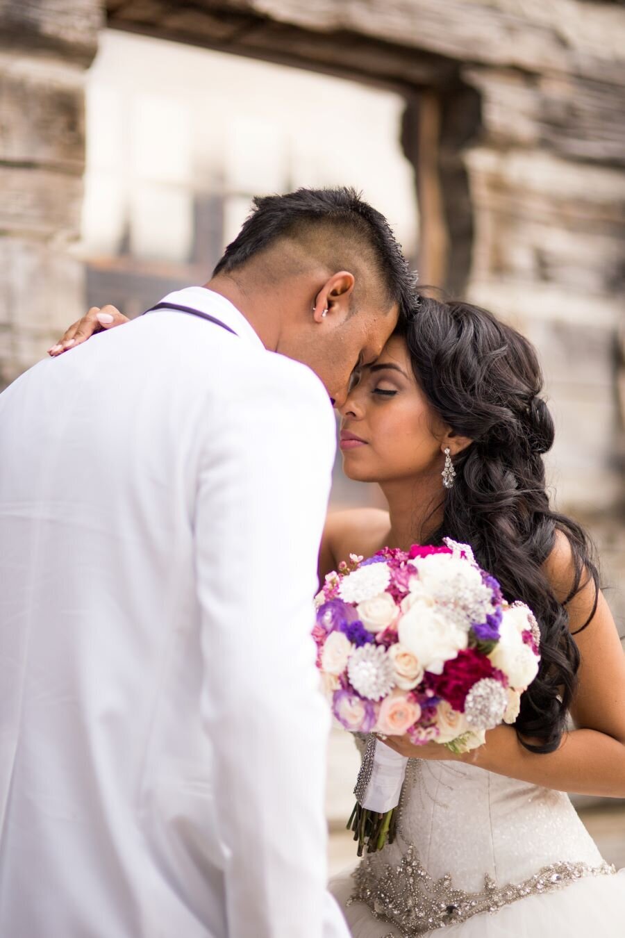 Neelam Kaur's mastery of the airbrush technique brings red carpet glamour to Ottawa brides effortlessly