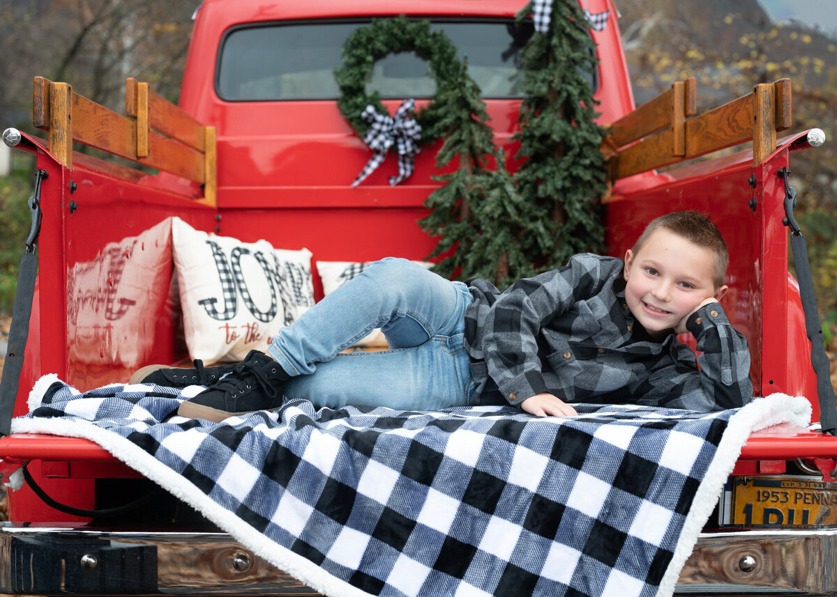 Family_Christmas_Vintage Truck 3