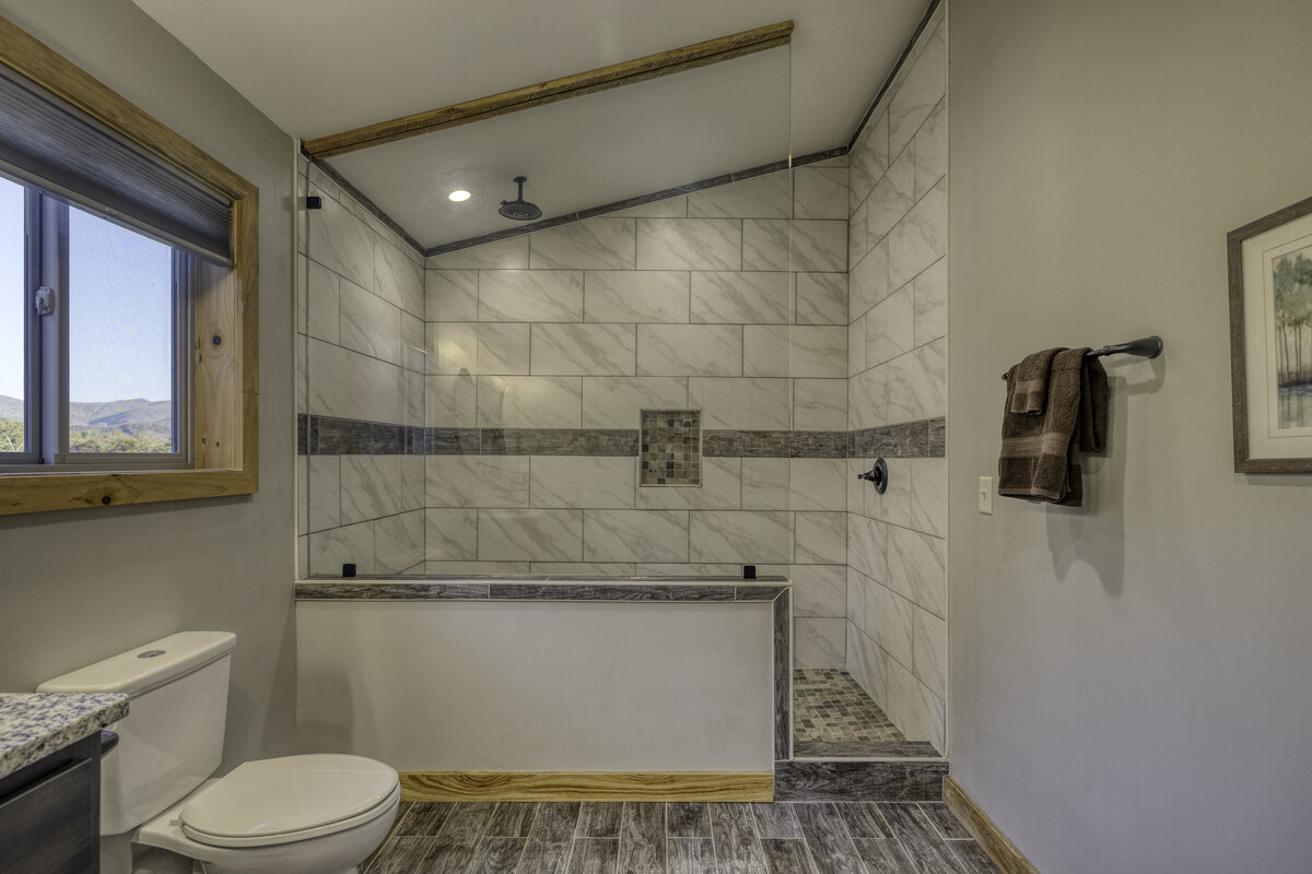 19 Master Bath