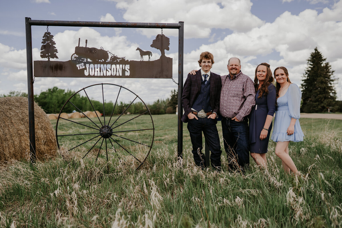 alberta-graduation-photographer-country-11