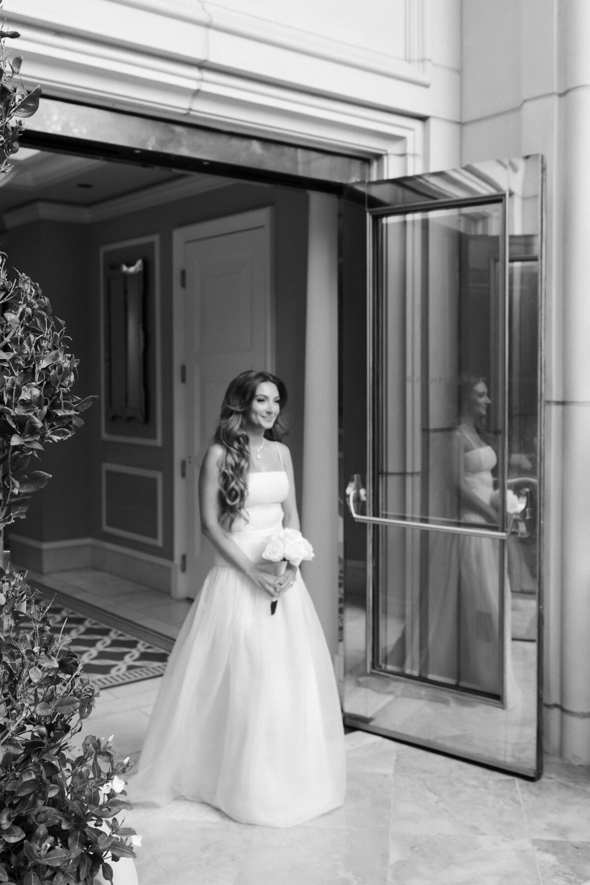 31_riskyexposure_shoshana-kyle_las-vegas-elopement-photography