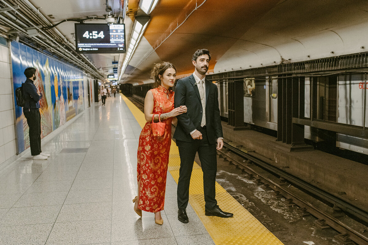 toronto-city-elopement-city-hall-ttc-subway-sugar-beach-fun-romantic-sumer-wedding-2797