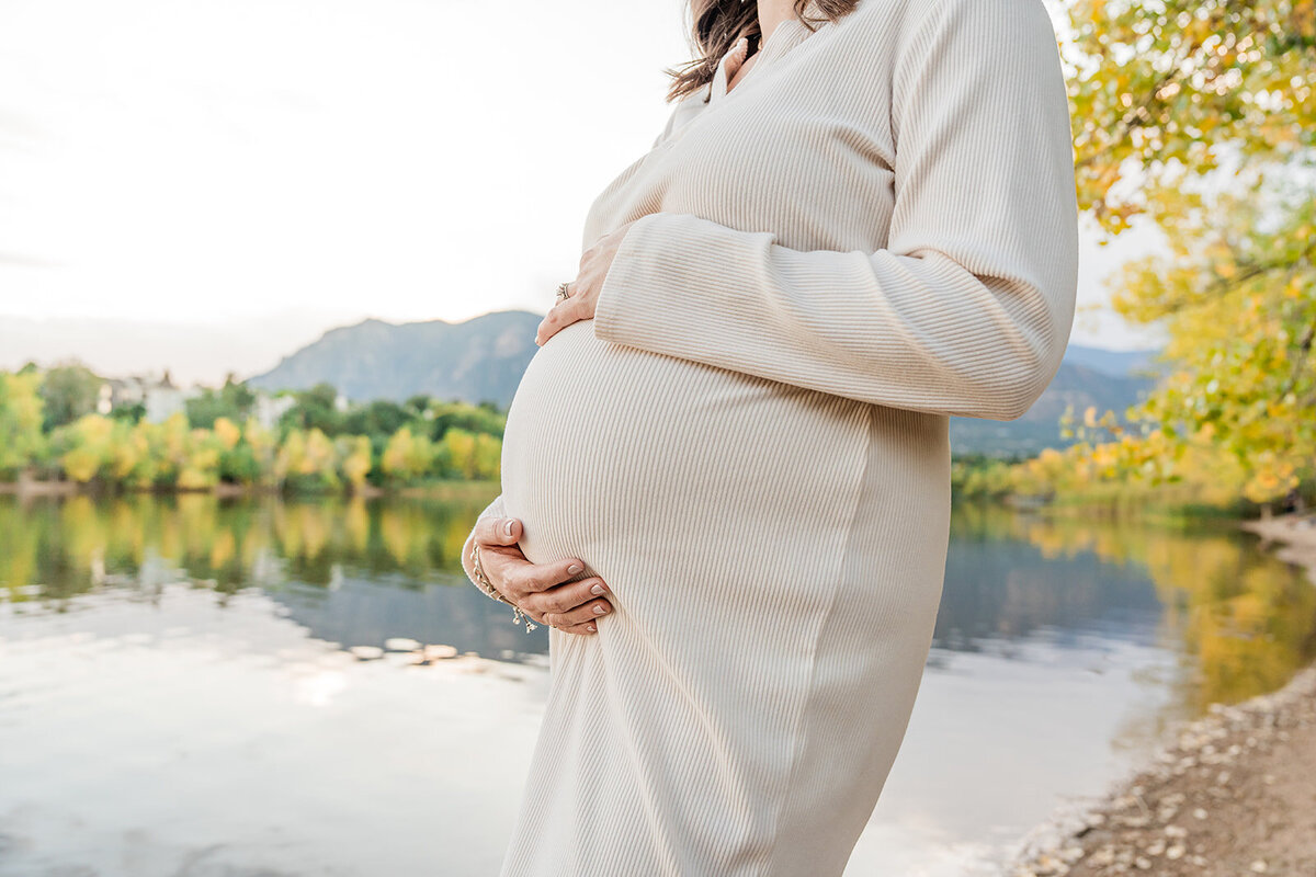 expecting-mom-maternity-photo-colorado-springs