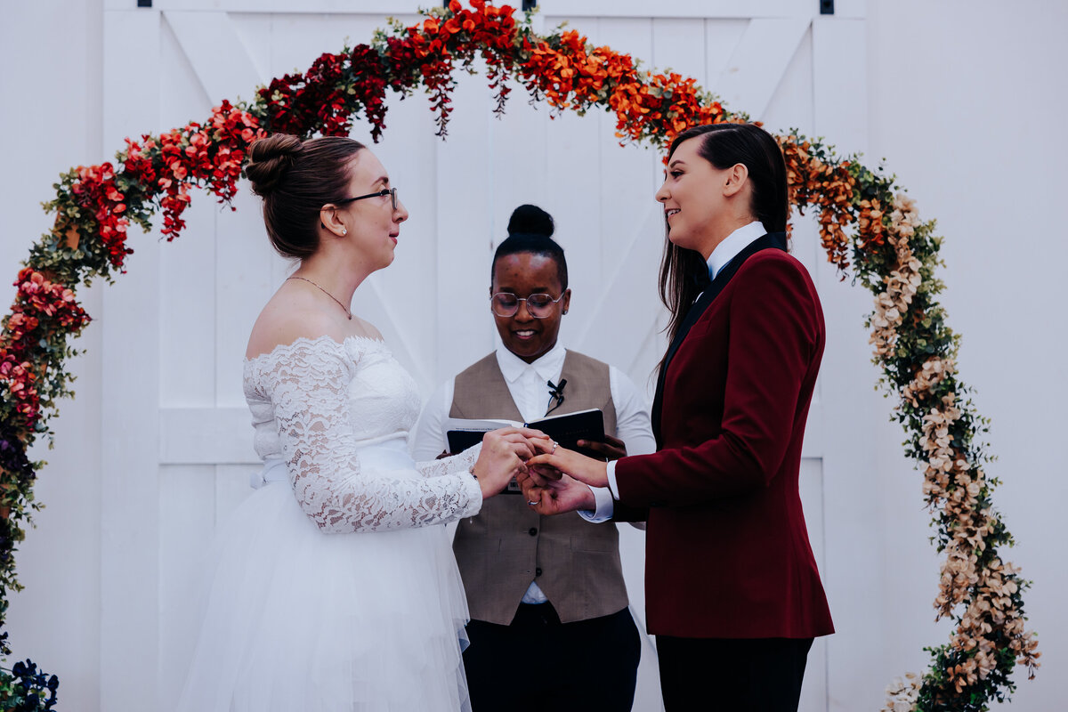 Nashville wedding photographer captures couple during wedding ceremony