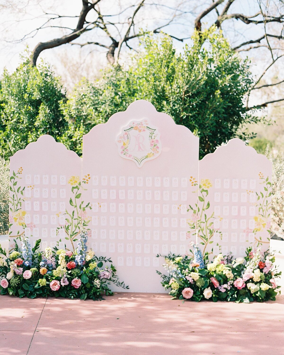 romantic-garden-monogram-seating-display