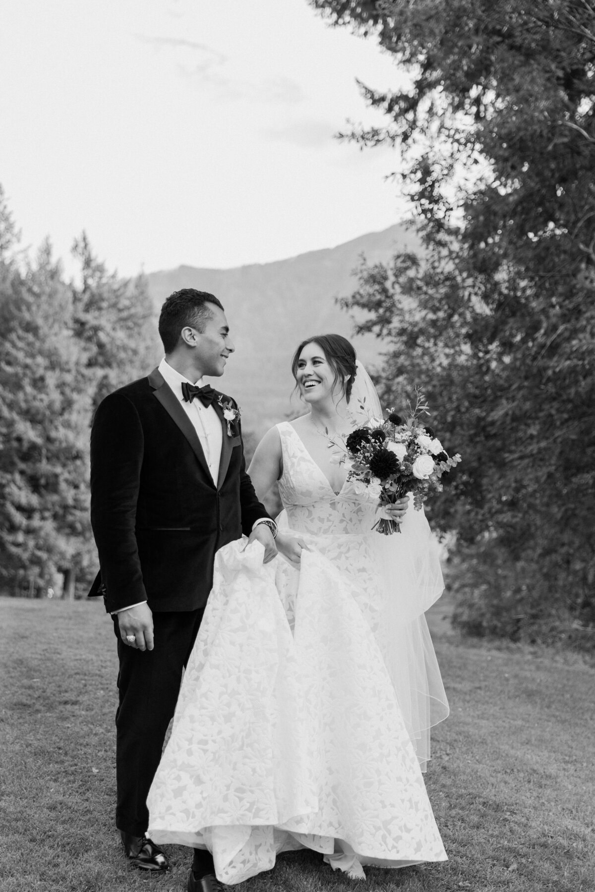 ElizabethMaguirePhoto-Skamania-Lodge-Wedding-11