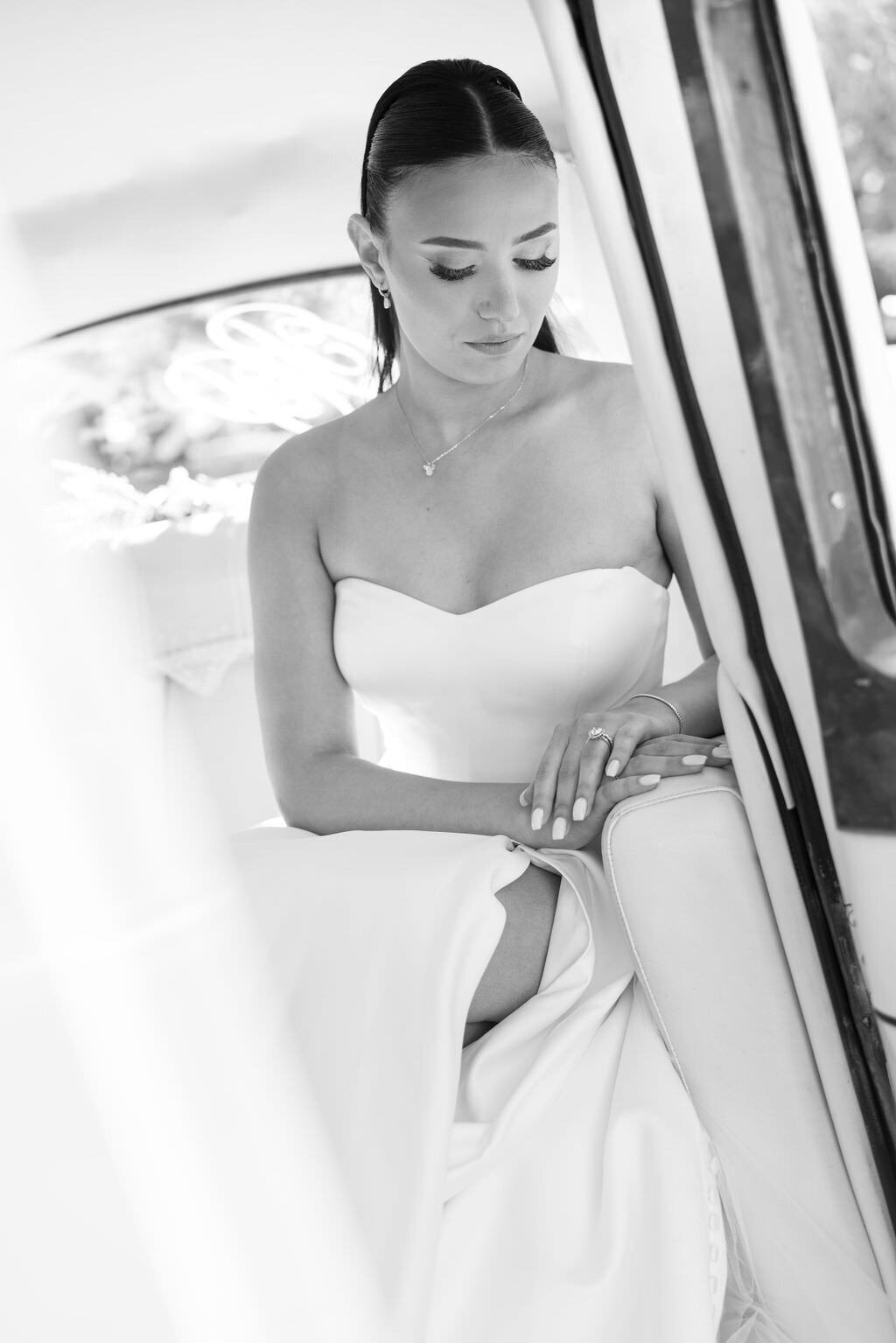Paris bride and groom pprtraits | Luxury Pairs wedding photographer
