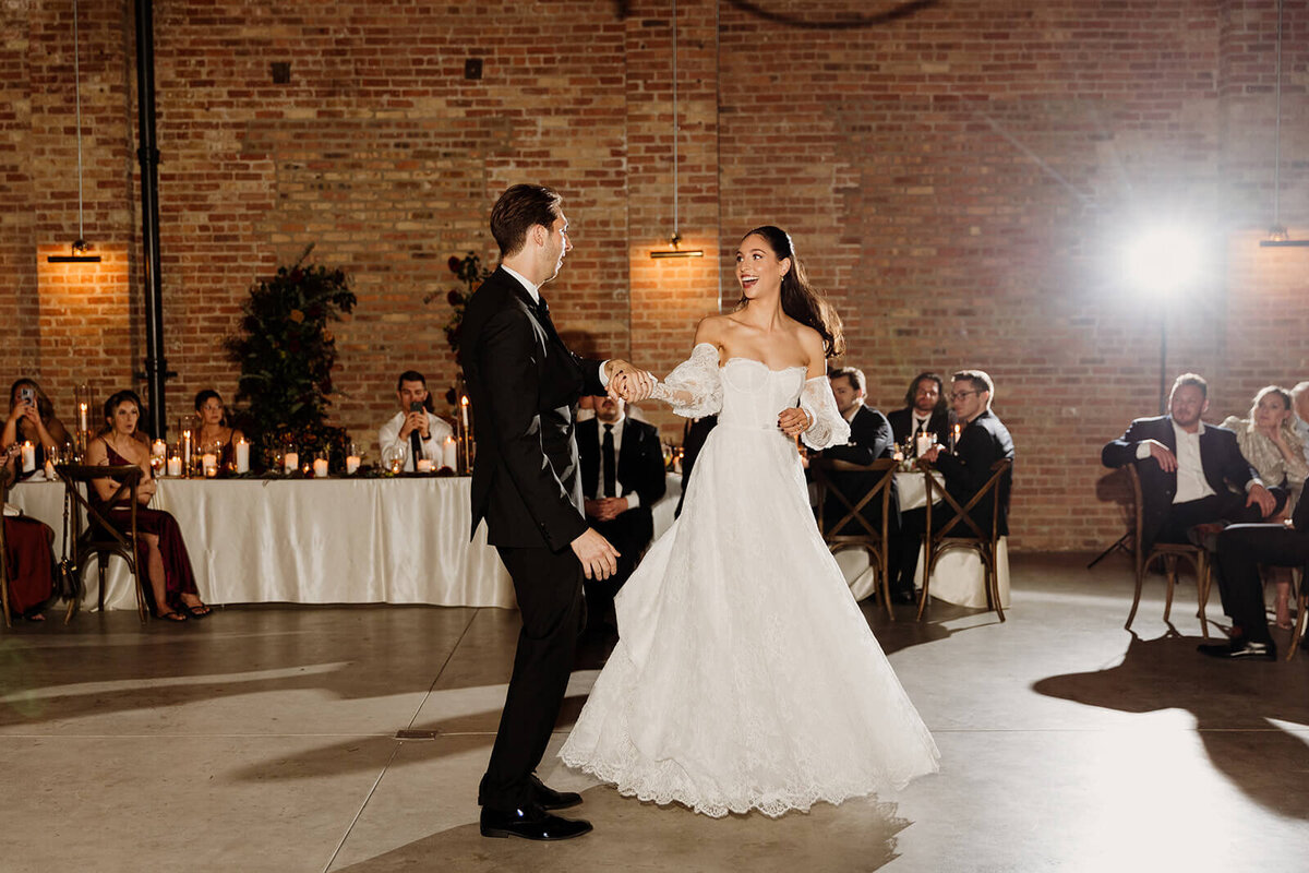 wilman-botanical-gardens-downtown-chicago-wedding-modern-020