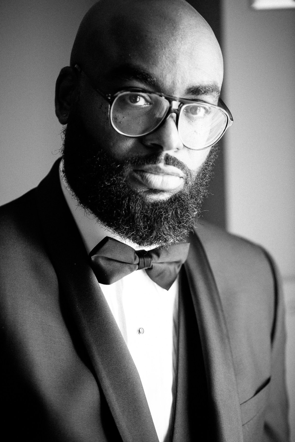 B&W photograph of a well dressed groom on his wedding day, during the groom prep portion of the day.