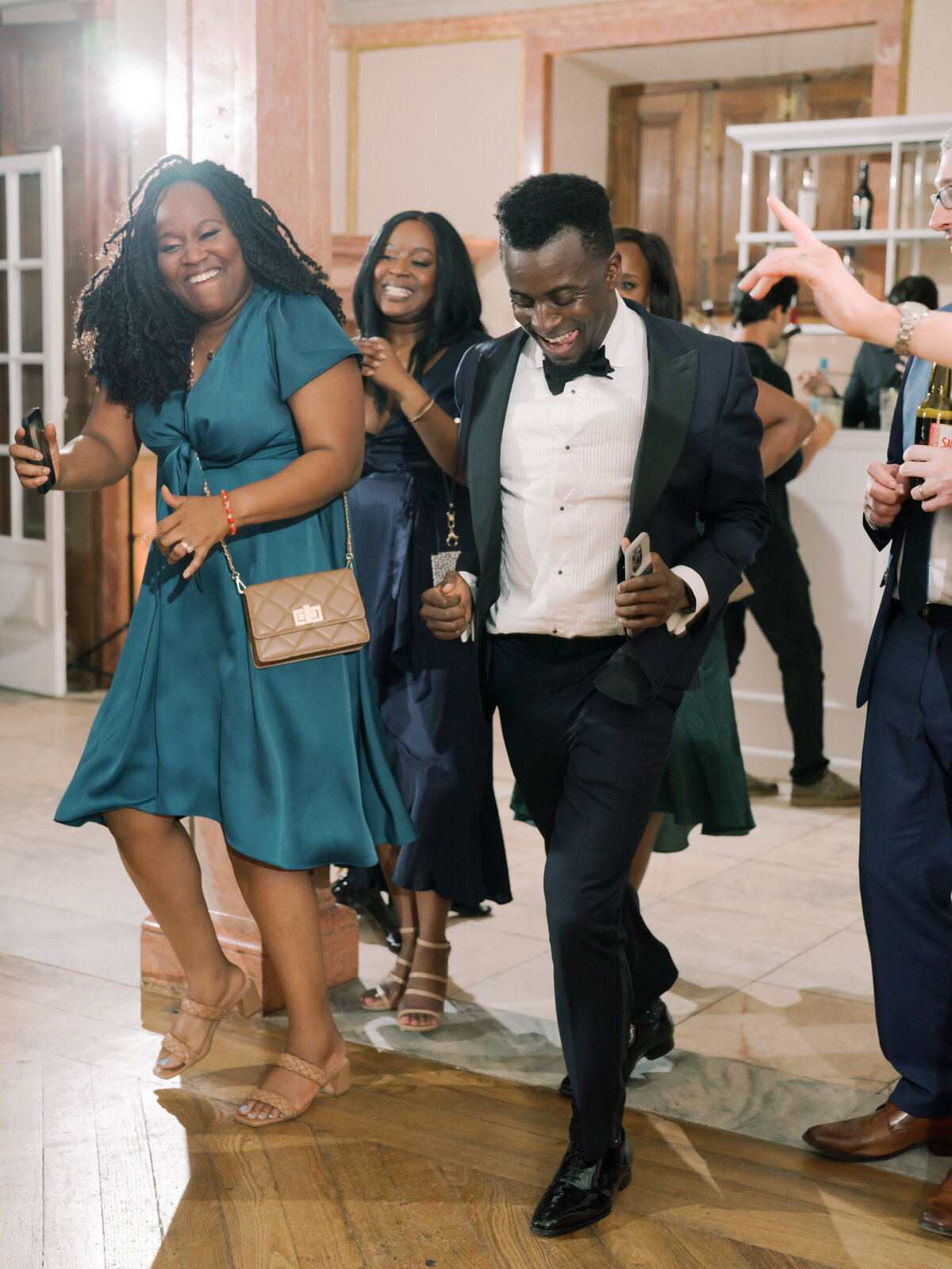 casa-dos-penedos-portugal-wedding-dancing