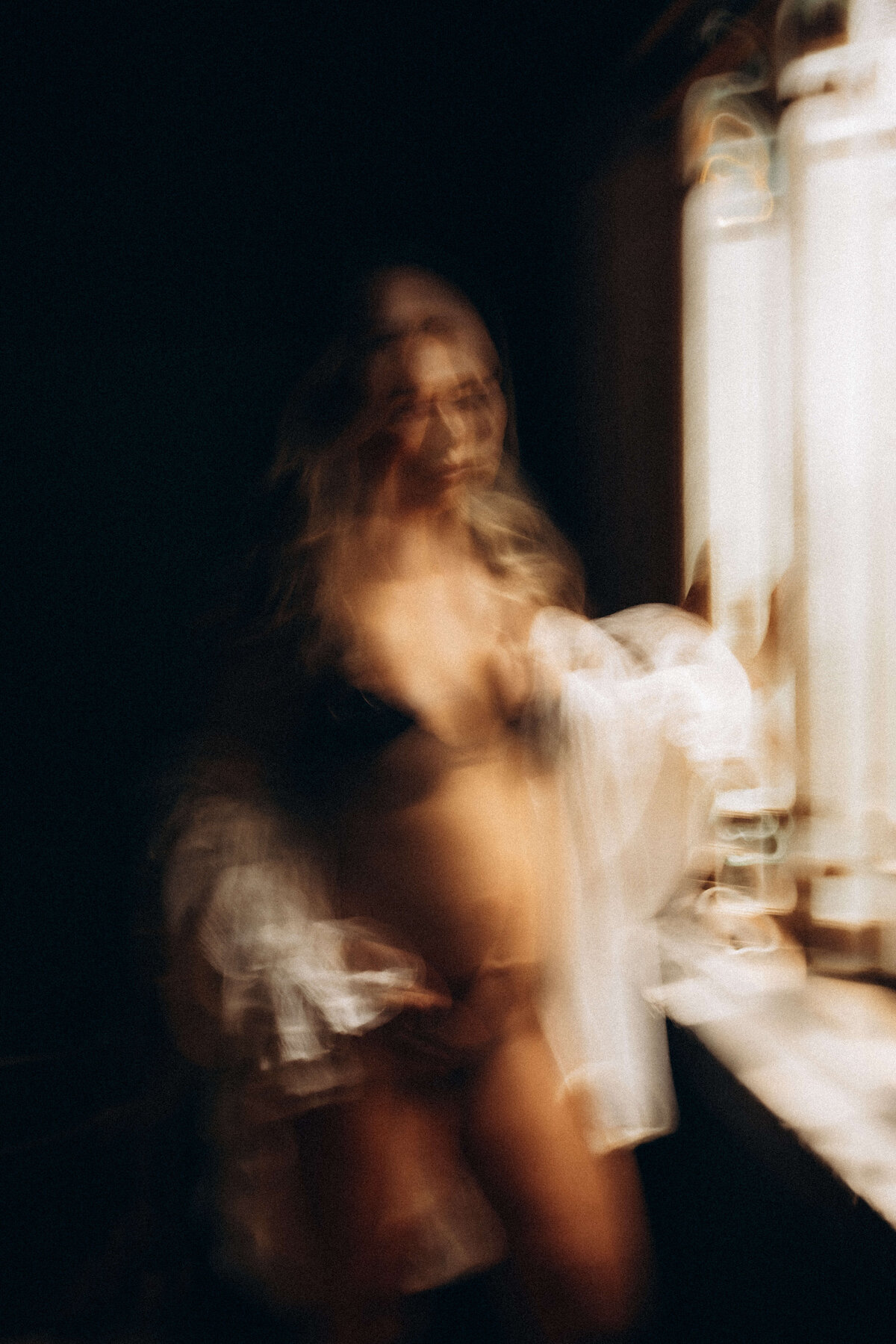 blurred-artistic-maternity-portrait-sunshine-coast-photographer
