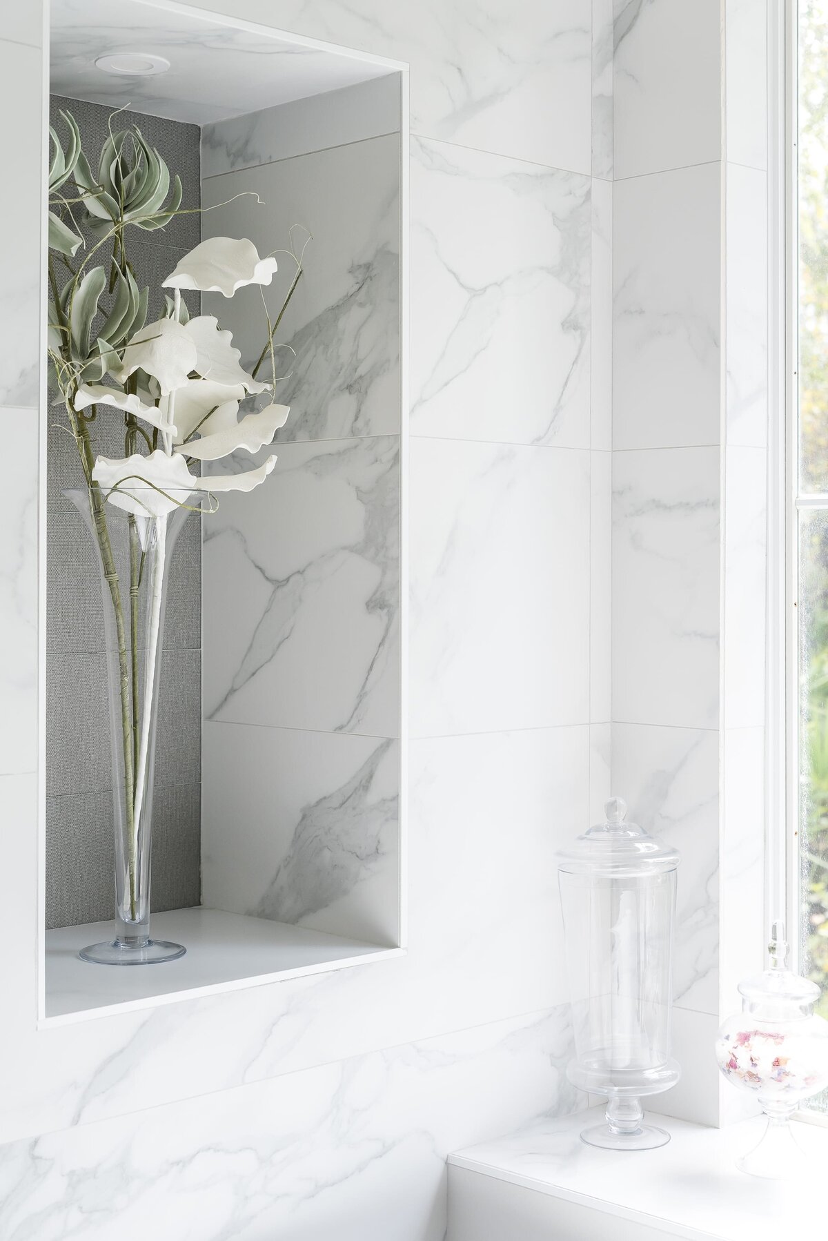 dewine design orlando interior designer modern lakehouse bathroom nook with glass vase and flowers