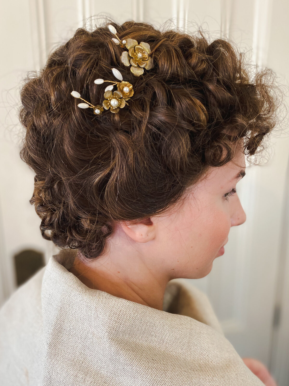 Victorian wig hair stylist