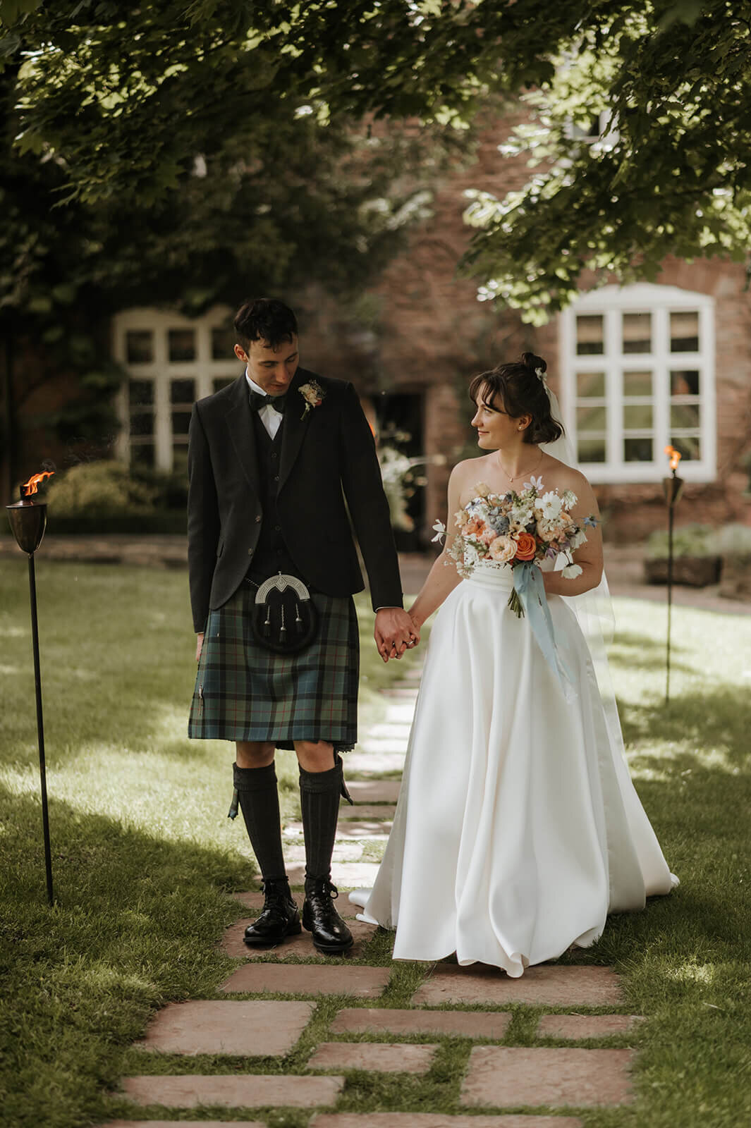 Issy-and-Bella-Floral-Design-Wedding-Florist-Herefordshire-Dewsall-Court-S-J37