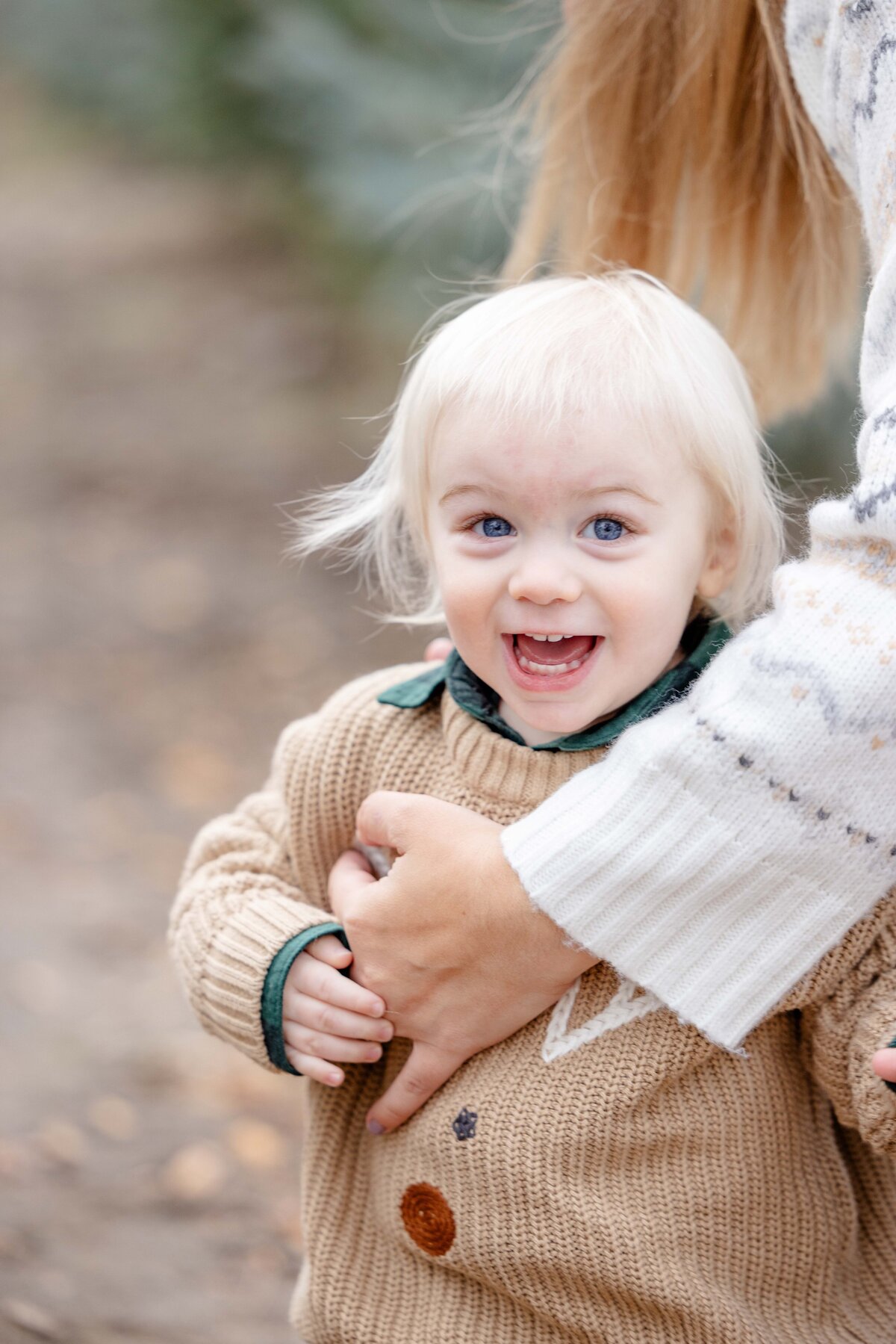 Utah-County-UT-Christmas-Tree-Farm-Mini-Session-Magnolia-and-Grace-Photography-Co-AshbyilyinJ-# (1)-13