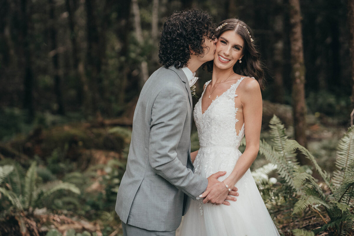 moments-and-mountains-photo-and-film-olympia-lacey-tacoma-wedding-tumwater-JI (212 of 66)