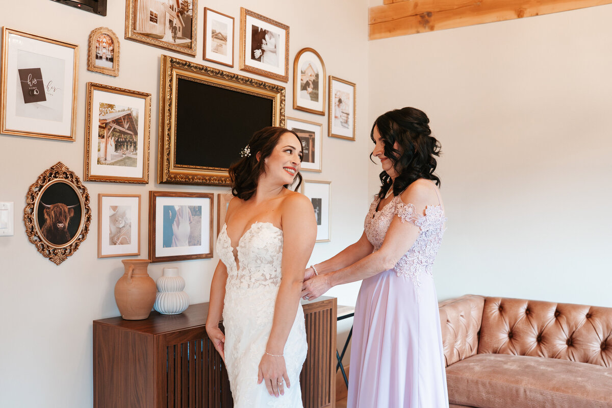 Bride getting ready with her bridesmaids on the morning of her wedding