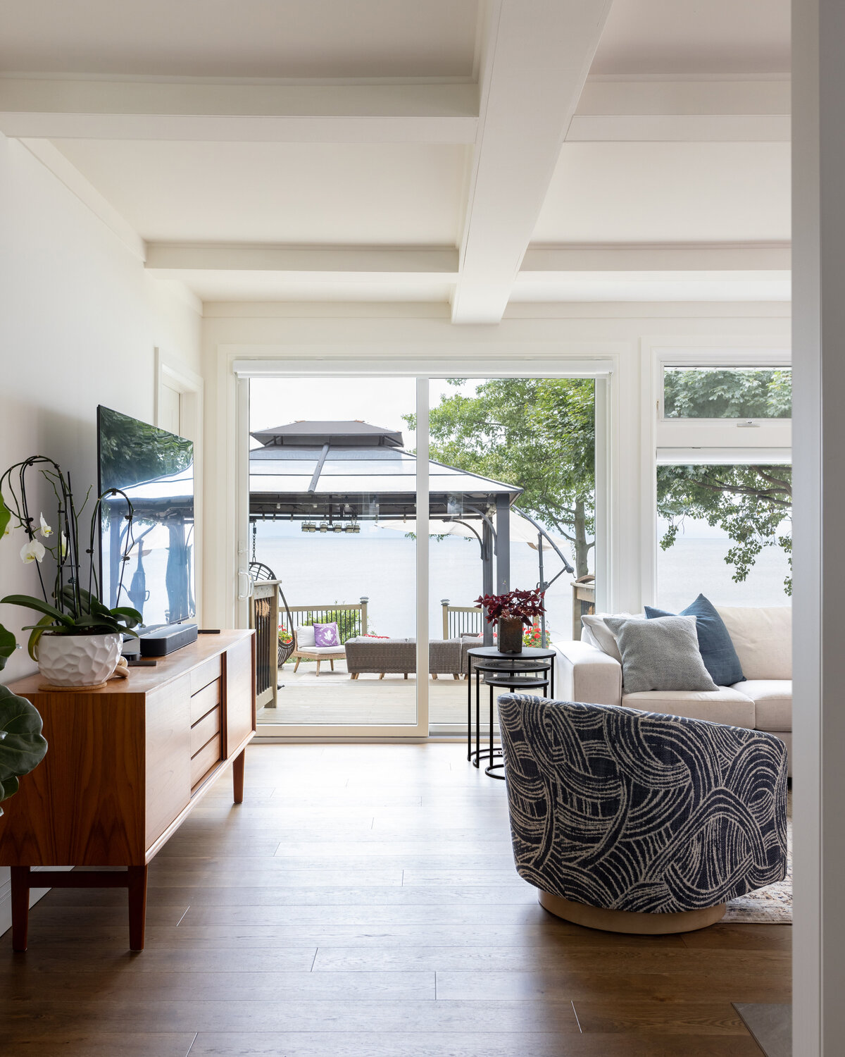 KatCo_Interiors-LakeHouse-LivingRoom-02