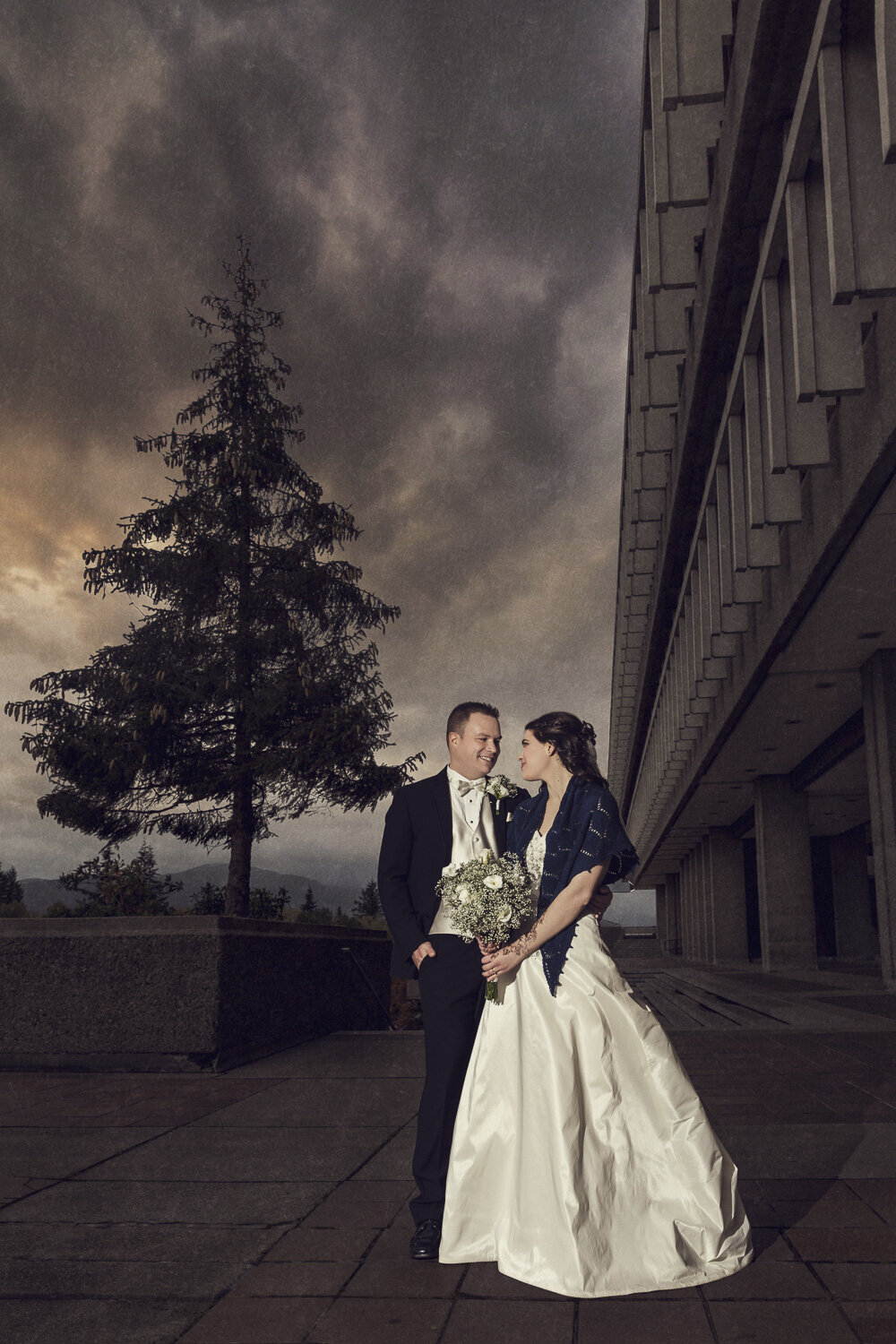 Vancouver-Wedding-Photography-SFU-Bridal-Portraits-Simon-Fraser-University-001
