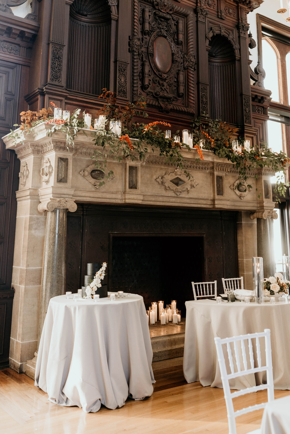 elegant-black-white-wedding-sweetheart-table-historic-venue-sarah-brehant-events
