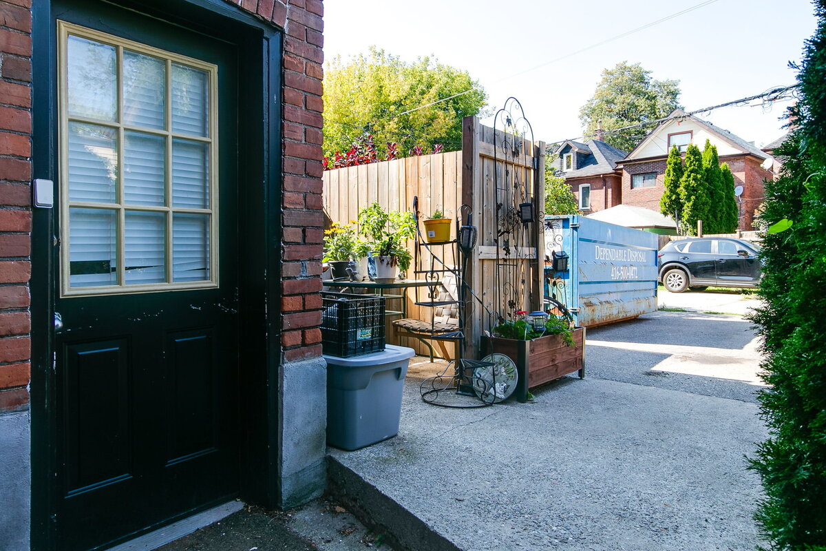 32-web-or-mls-74_001_Backyard