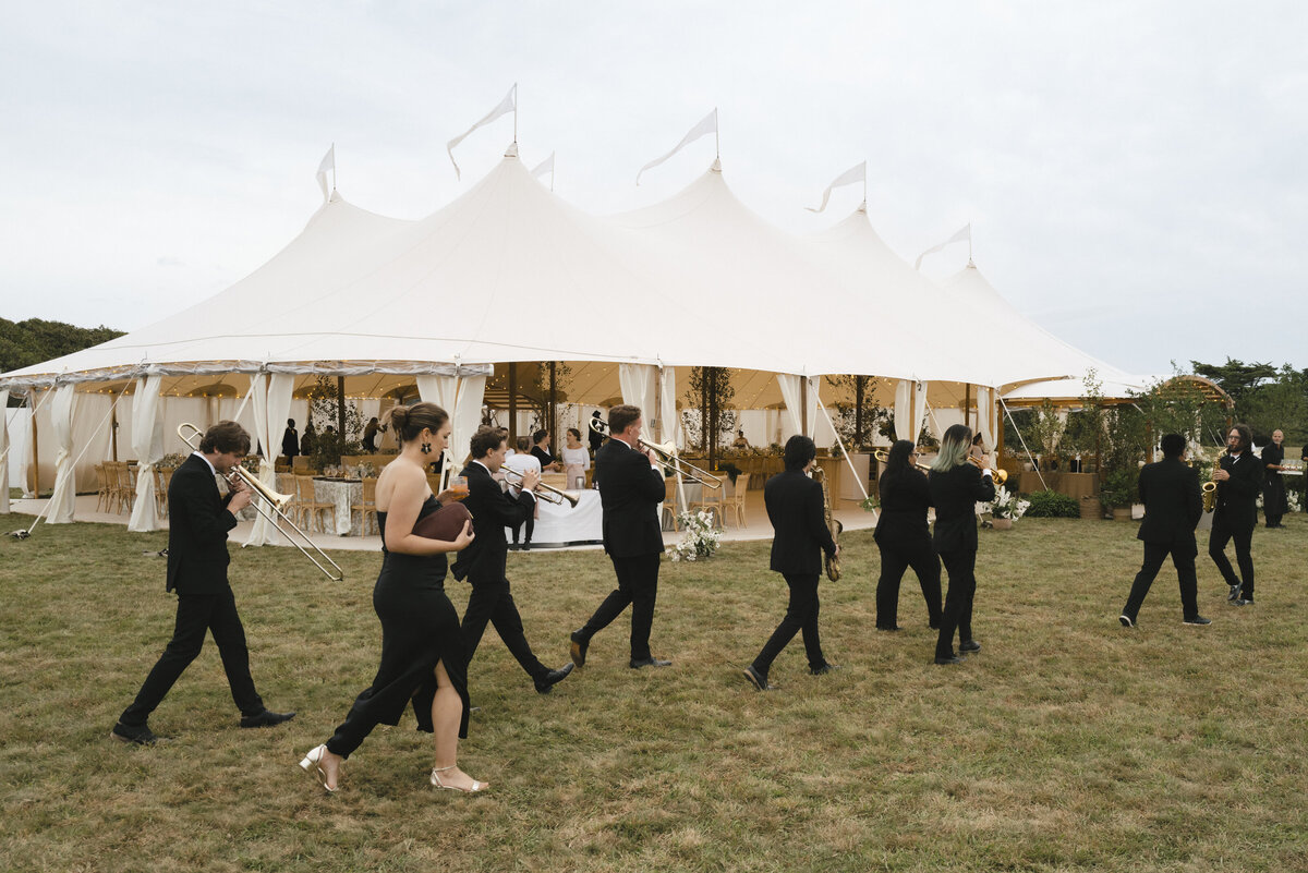 Marthas-vineyard-wedding-planner-kg-events-design-luxury-destination-weddings-private-events-corporate-events-edgartown-ma-event-designer-outdoor-tented-wedding-reception-island-wedding-vogue-wedding-pohogonot-202