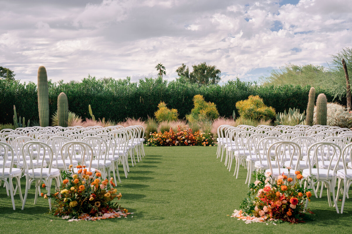 Fall wedding florist in Scottsdale AZ at Andaz Resort designs ceremony flower arch and aisle arrangements by Snapdragon Bloom Bar.