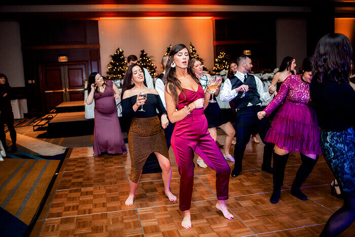 receptions-guests-dance-pink-outfit