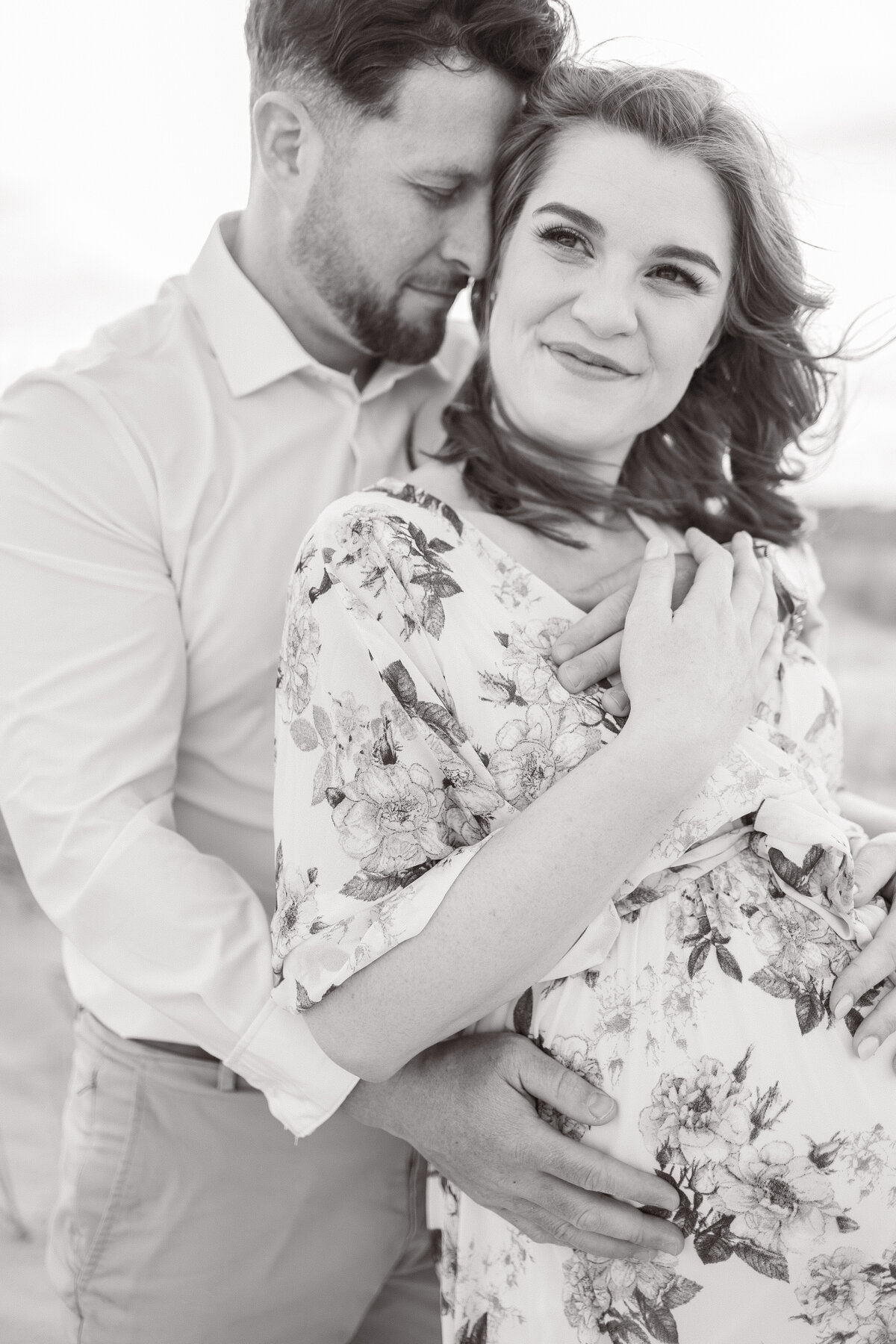 virginia-beach-maternity-photos-on-the-beach