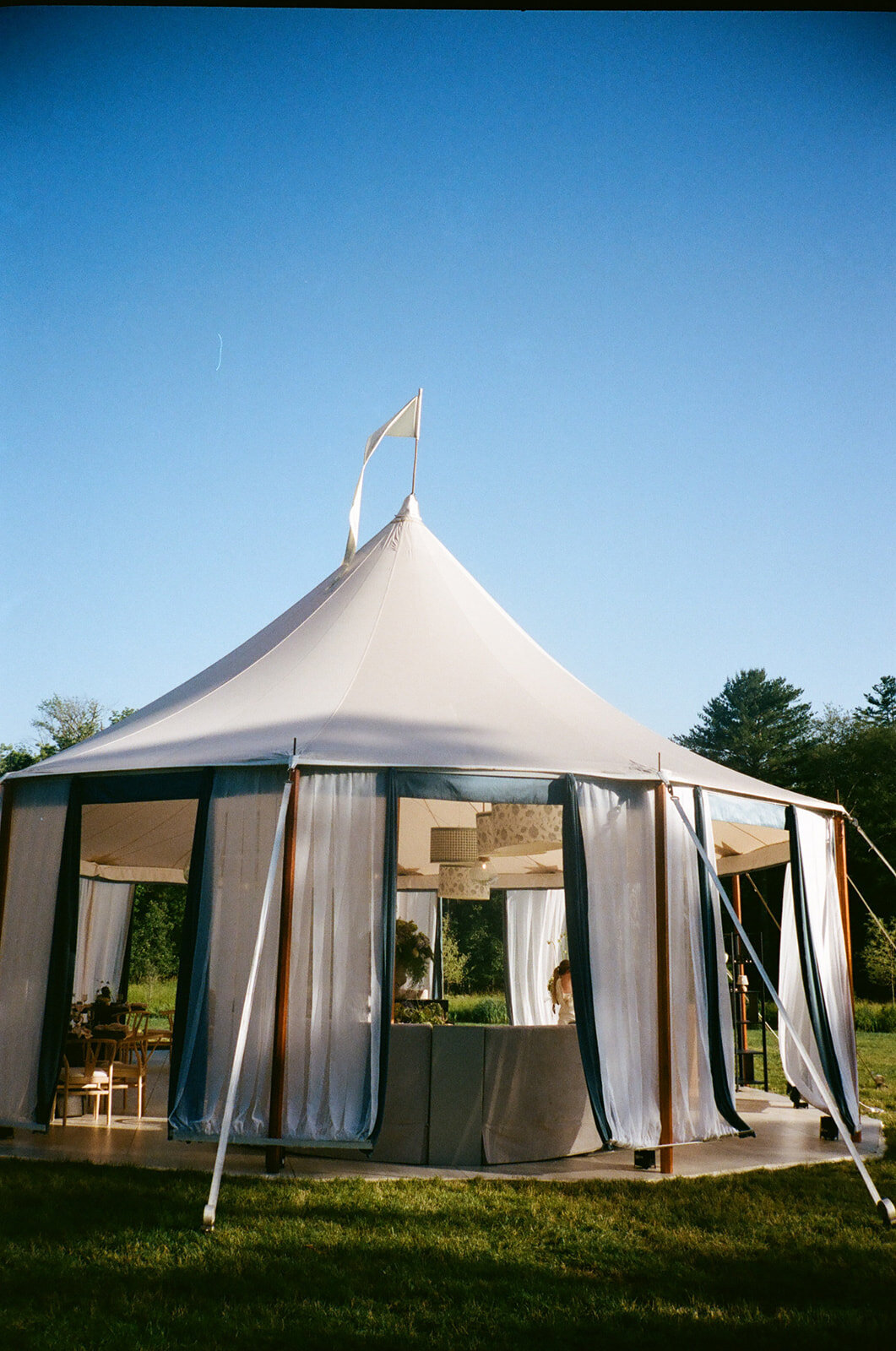 modern-wedding-reception=at-willow-hill-ct
